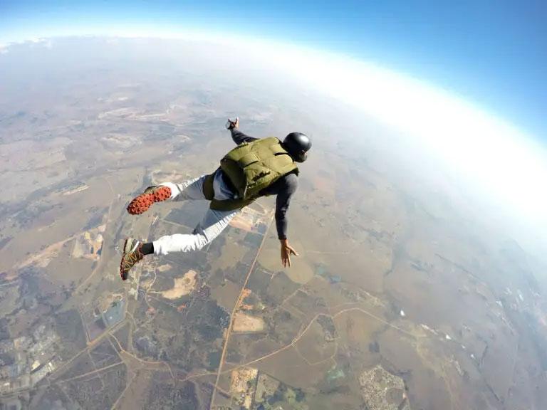 Skydiver Dies After Landing in Backyard in Florida | internewsgroup