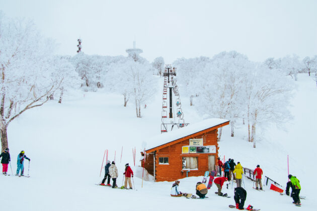 Child Killed in Freak Ski Escalator Accident | internewsgroup