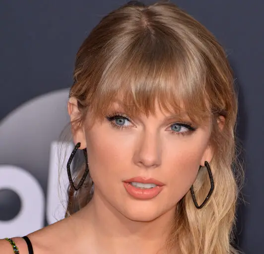 Taylor Swift Red Carpet