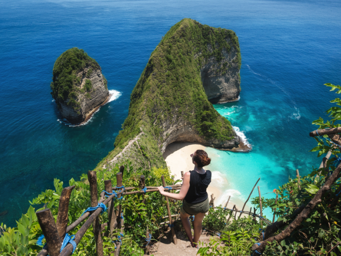 Bali cliffs dreamstime_s_219888808