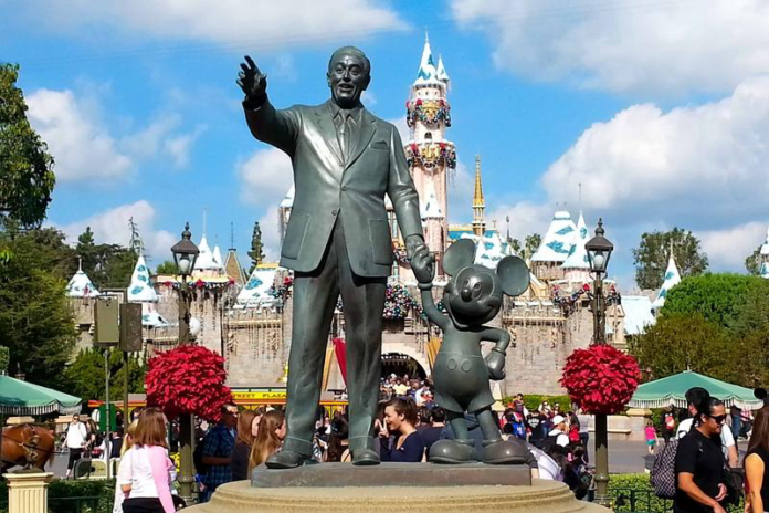 Walt Disney Mickey Mouse Statue